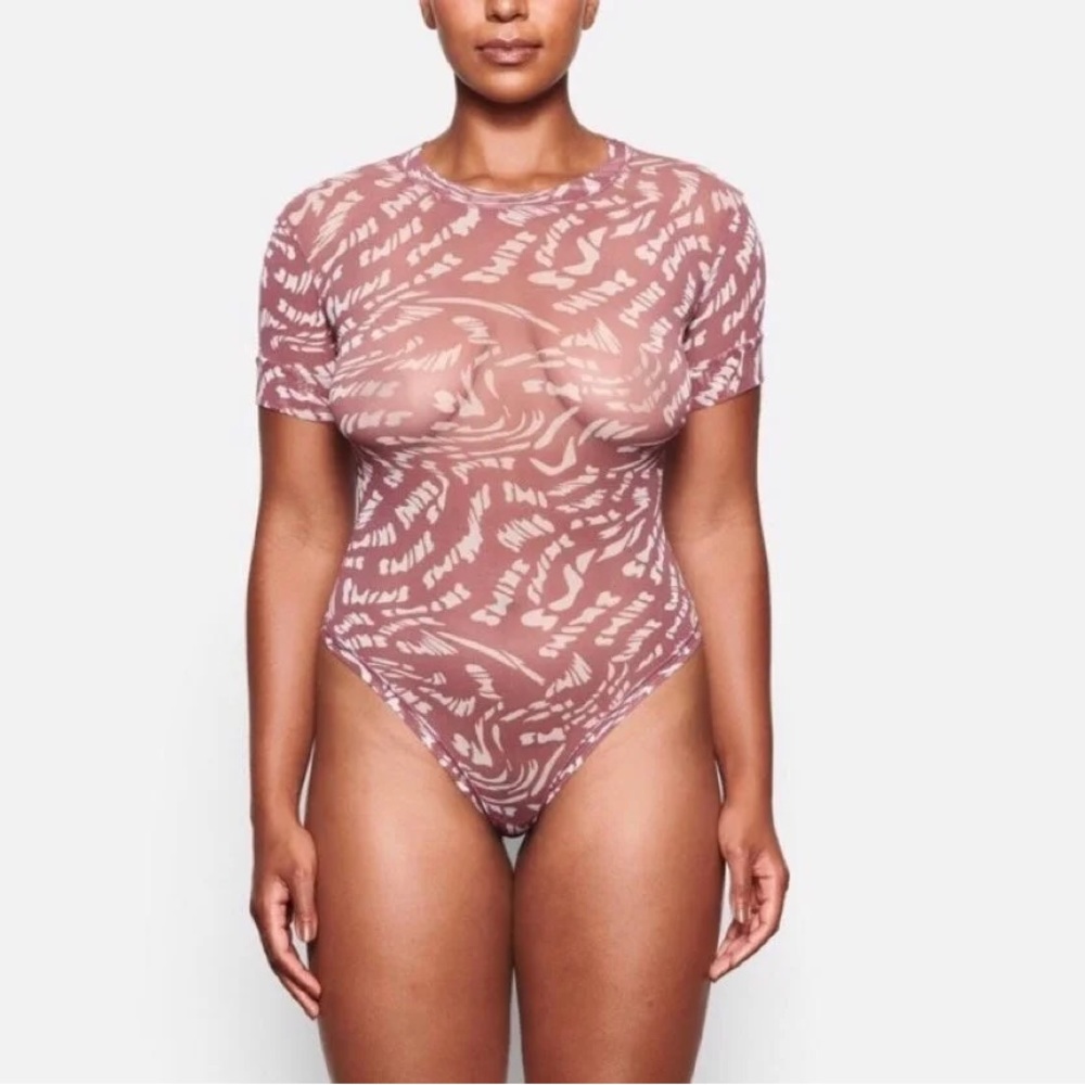 SKIMS Raspberry Swirl Mesh T-shirt Thong Bodysuit XS